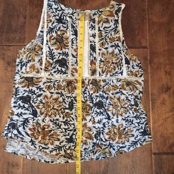 Lucky top! EUC - Picture 5 of 6